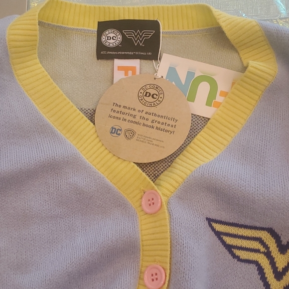 Nwt wonder woman button cardigan small - Picture 3 of 4